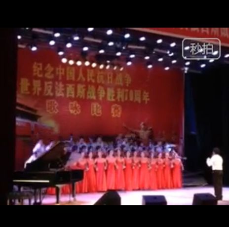 舞台坍塌瞬间