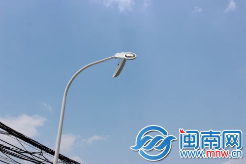 路灯随时可能砸下来