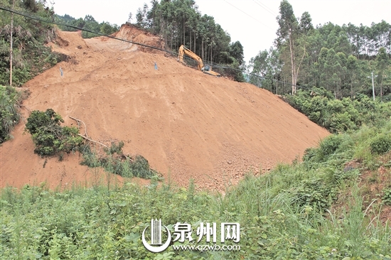 燃气管道施工土方覆盖溪流 部门：及时排查整改