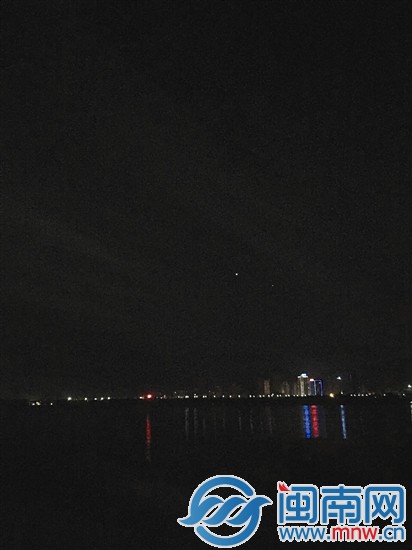 金星分外璀璨，如一轮小月亮