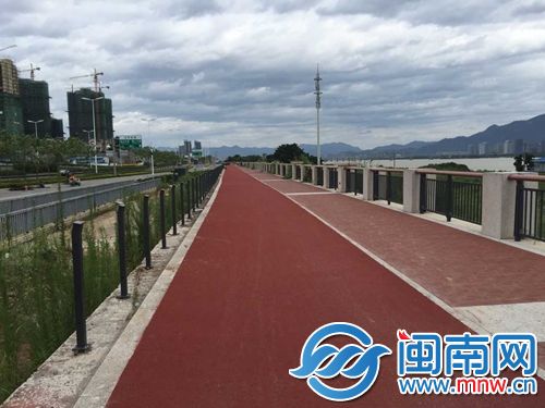 环南台岛休闲路此前开裂的慢行道已经修复