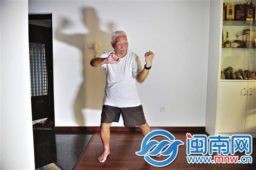郑依伯打起地盘拳仍有板有眼