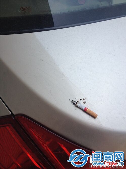业主的车子被烟头烫