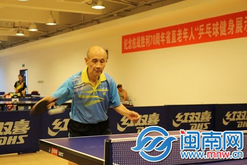 81岁的老陈，打乒乓球游刃有余
