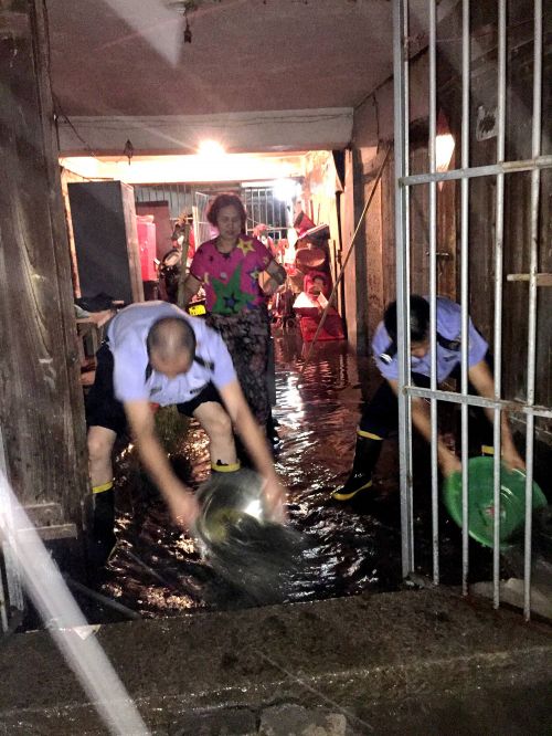 灵秀塔前低洼地带民宅进水