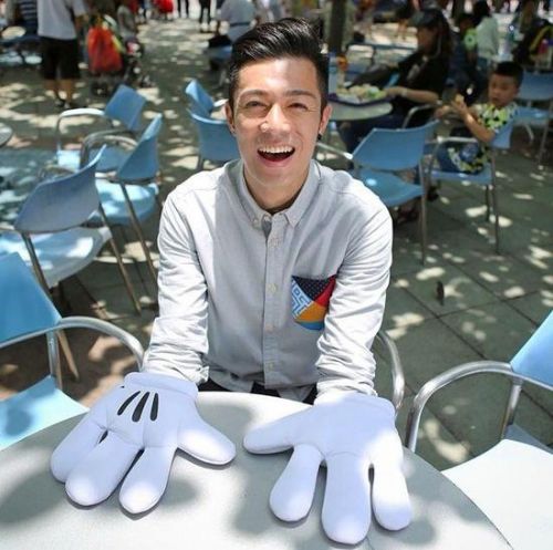 香港男歌手周柏豪代言卫生巾:加深对女性的了