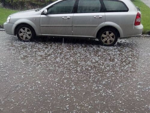 成都郫县下冰雹现场图片 伏天遭遇强对流天气