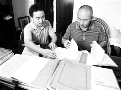 福建省南平市纪委工作人员审理案件。