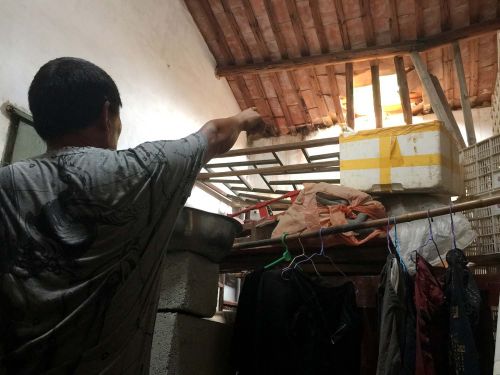 房子四处漏水住户心惊胆战