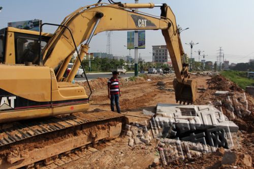 有关部门正在更换相关路段的问题井盖