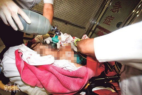 江蘇女子赴港賣淫養(yǎng)家被嫖客砍死7歲兒痛哭(圖)