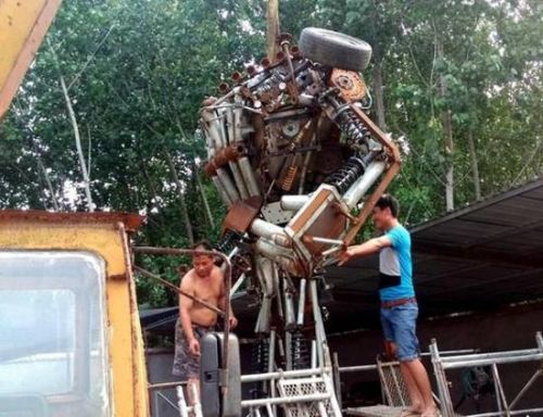 電焊工為兒子造變形金剛1年未工作 花費(fèi)14萬(圖)