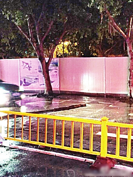 这条沟坑了不少电动车（网友供图）