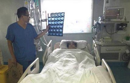 受傷學(xué)生在醫(yī)院接受治療