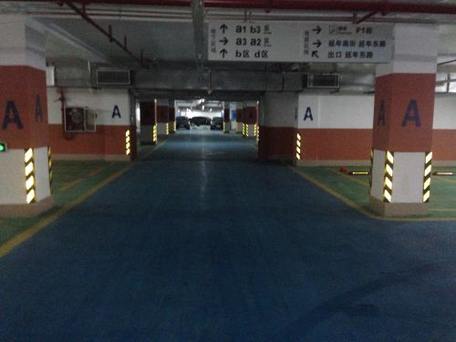 步行街地下停车场恢复运营了