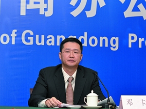 广东省海防与打私办原法制监督处处长邓卡（资料图片）