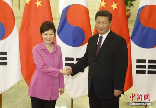 9月2日，中国国家主席习近平在北京人民大会堂会见韩国总统朴槿惠。 中新社发 杜洋 摄