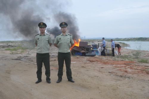 蚶江边防派出所销毁42台赌具