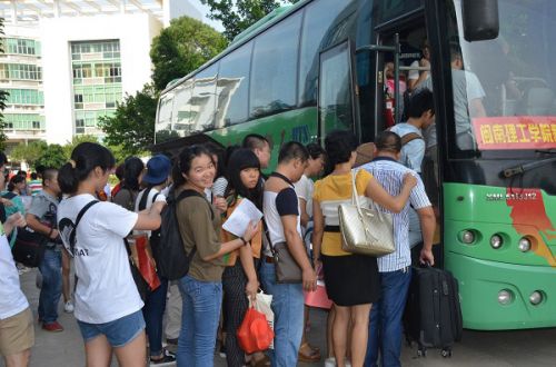 闽南理工新生报到