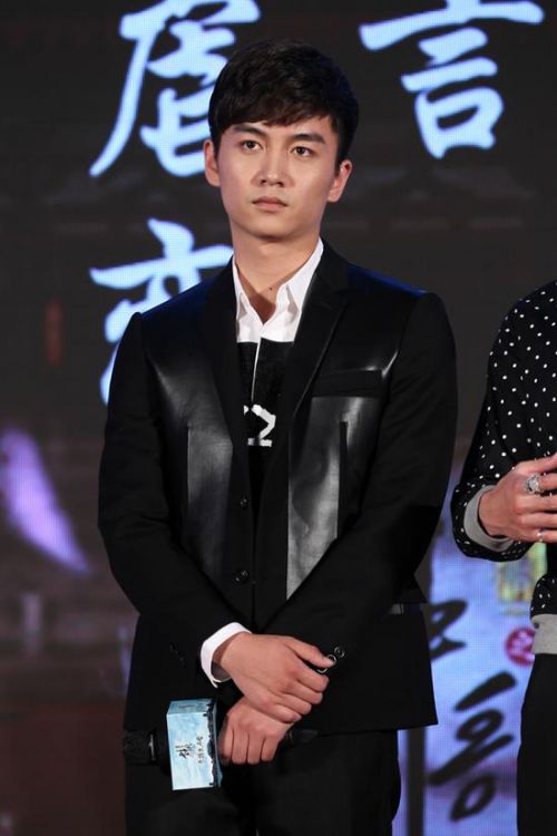 陈晓谈与陈妍希恋情:偷着乐很开心 结婚顺其自