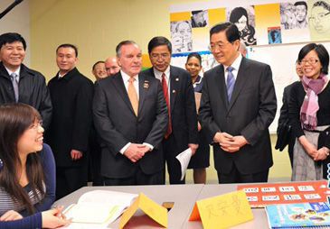 2011年，胡锦涛参观芝加哥佩顿中学。