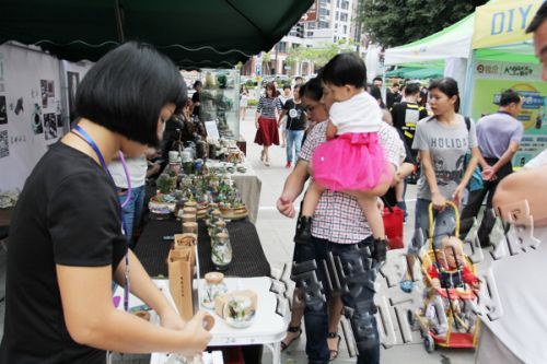 热闹的游牧集市