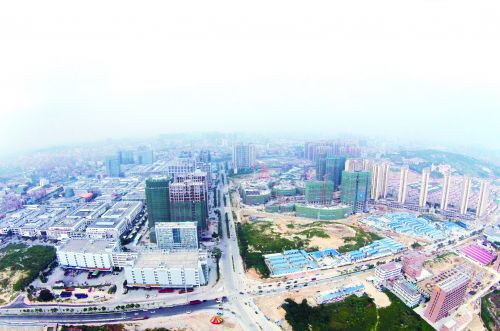 世茂摩天城与石狮服装城、国际轻纺城隔路相望