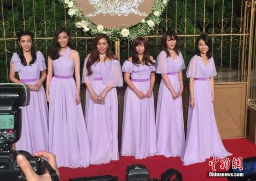 韩红赵薇窦靖童出席黄晓明现场图  baby 婚礼伴