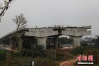 成都“最拖沓高速”6年未完工 工地现场杂草丛生组图