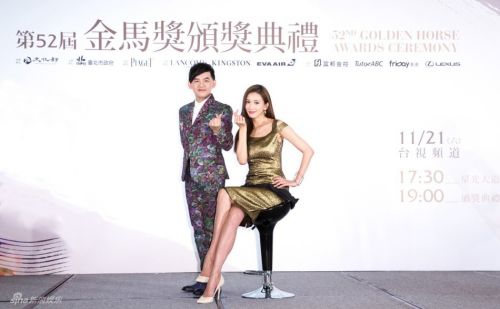 黄子佼主持2015金马奖搭档林志玲:她坐着比我