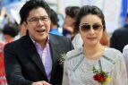 郭晶晶霍启刚出席国际游艇博览会组图 无名指巨钻超惹眼