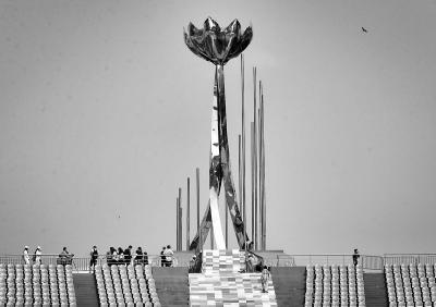 火炬塔像一朵盛开的茉莉花