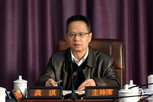 　　被举报的怀化市沅陵县长龚琪一直在正常上班。