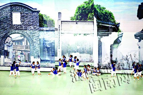 九块巨幕显示福州地标三坊七巷