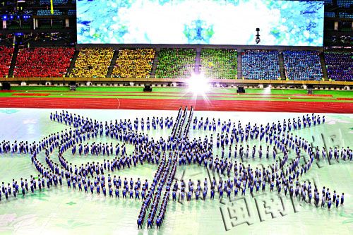 方阵组成船舵的图案，见证福州海丝文化