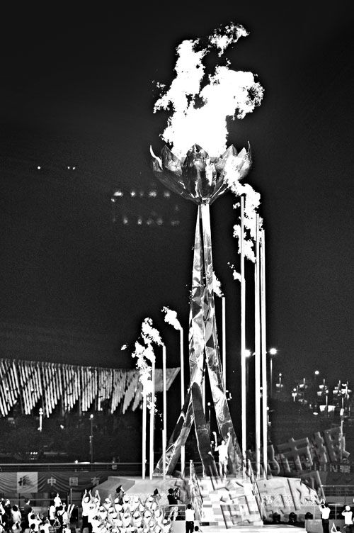 福州妹子薛晨点燃火炬塔