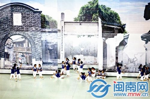 九块巨幕显示福州地标三坊七巷