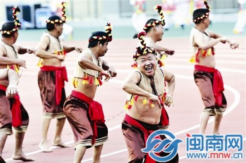 第一届全国青运会开幕式 50分钟文体表演令人