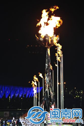 福州妹子薛晨点燃火炬塔