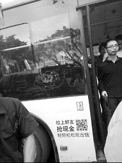 车窗玻璃被敲坏