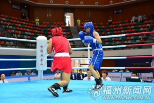 闽侯姑娘杨婕(右)在比赛中。