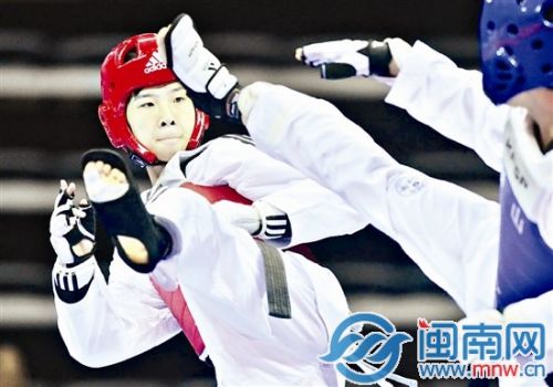 施玉婷险胜对手夺冠