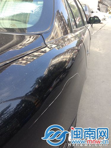 小区内已有近十部小车被恶意划伤