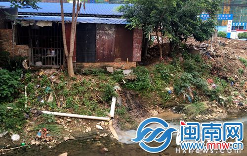 餐饮店后厨排污管直排污水进解放溪