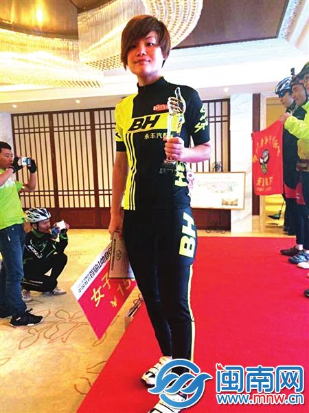 女子组冠军张月娇