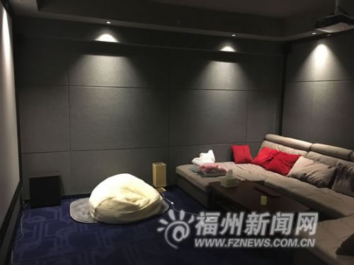 福州一家私人影院内部陈设。