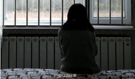 10名日记被强迫v日记12岁少女醉酒女生少女曝强吻内容接客图片