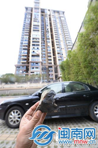 高楼上落下的石头