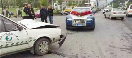 劳斯莱斯全责。