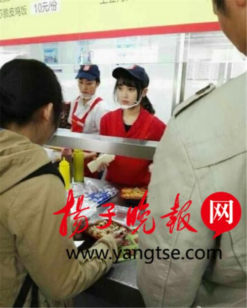 大学“食堂女神”走红